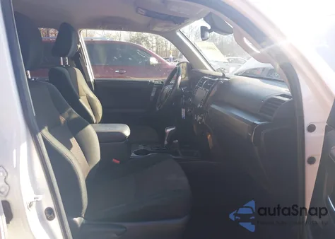 2020 Toyota 4Runner Trd Off Road z USA, uszkodzony, nr VIN JTEBU5JR0L5761296